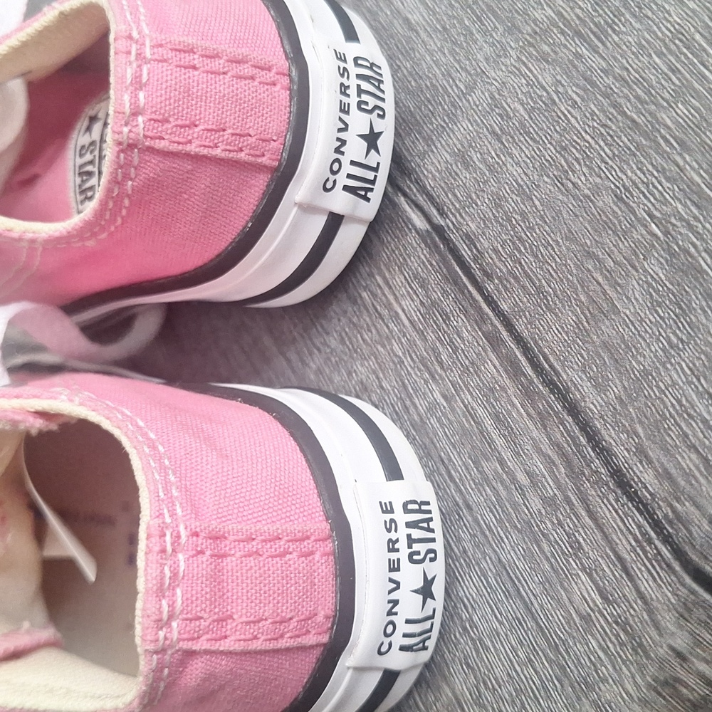 Converse Pink Low-Top Sneakers with Classic Logo - Picture 3 of 7